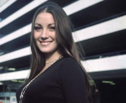 Berkenalan dengan 24 Gadis Bond (Bagian I)